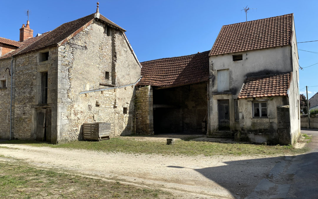 Maison à Til Châtel // 119.000€